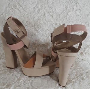 Multicolored tan high heels